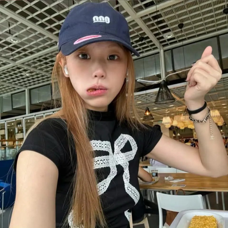 黄阿丽：小眼镜蛇